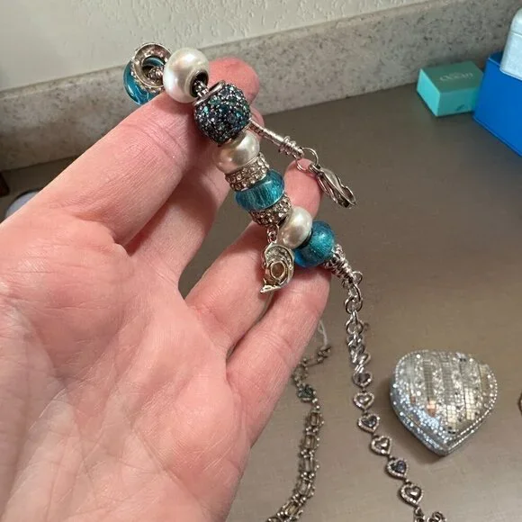 Set of 9 Bracelets including Brighton and Vintage. & cute Heart Embelished Box - Picture 5 of 15